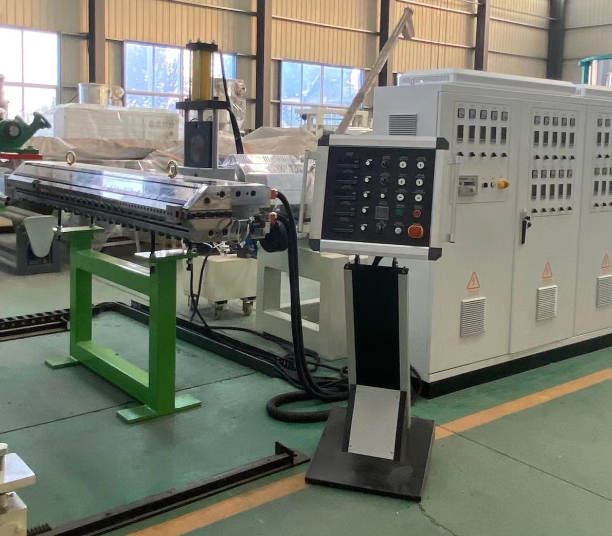 ​การปรับปรุงก่อนจัดส่งเครื่องอัดรีดแผ่น ABS